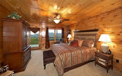 Luxury Log Cabin with Hot Tub and Panoramic Views of the Great Smoky Mountains - Gatlinburg, Tennessee - glamping.directory