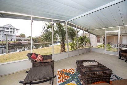 Serene Waterfront Getaway: Perfect Vacation Rental for Families in Wakulla County, FL - Wakulla County, Florida - glamping.directory