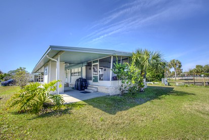 Serene Waterfront Getaway: Perfect Vacation Rental for Families in Wakulla County, FL - glamping.directory