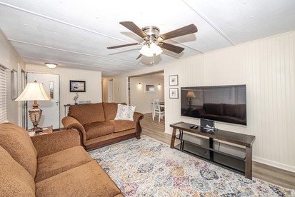 Serene Waterfront Getaway: Perfect Vacation Rental for Families in Wakulla County, FL - Wakulla County, Florida - glamping.directory