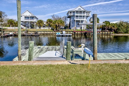 Serene Waterfront Getaway: Perfect Vacation Rental for Families in Wakulla County, FL - Wakulla County, Florida - glamping.directory