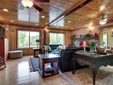 Family-Friendly Getaway with Hot Tub and Games Room in Ripton, Vermont - Ripton, Vermont - glamping.directory