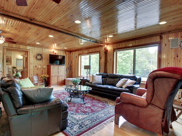 Family-Friendly Getaway with Hot Tub and Games Room in Ripton, Vermont - Ripton, Vermont - glamping.directory