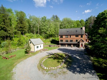 Family-Friendly Getaway with Hot Tub and Games Room in Ripton, Vermont - Ripton, Vermont - glamping.directory