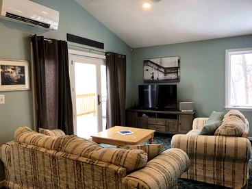 Secluded Family-Friendly Cabin with a Pool Table in Wilmington, Vermont - Wilmington, Vermont - glamping.directory