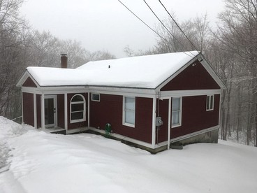 Secluded Family-Friendly Cabin with a Pool Table in Wilmington, Vermont - Wilmington, Vermont - glamping.directory