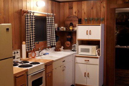 Rustic Pet-Friendly Bliss: Cabin Retreat in the White Mountains, NH - Bath, New Hampshire - glamping.directory
