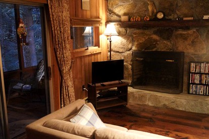 Rustic Pet-Friendly Bliss: Cabin Retreat in the White Mountains, NH - Bath, New Hampshire - glamping.directory