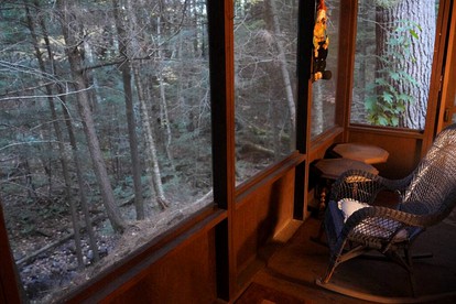 Rustic Pet-Friendly Bliss: Cabin Retreat in the White Mountains, NH - Bath, New Hampshire - glamping.directory
