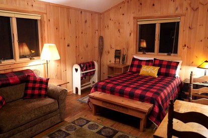Rustic Pet-Friendly Bliss: Cabin Retreat in the White Mountains, NH - Bath, New Hampshire - glamping.directory