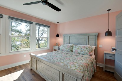 Charming Lake Cabin Retreat with Deck and Hot-Tub in Alabama - Scottsboro, Alabama - glamping.directory