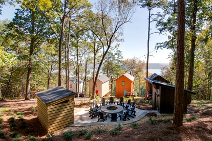 Charming Lake Cabin Retreat with Deck and Hot-Tub in Alabama - Scottsboro, Alabama - glamping.directory