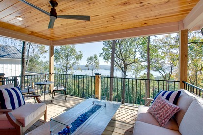 Charming Lake Cabin Retreat with Deck and Hot-Tub in Alabama - Scottsboro, Alabama - glamping.directory