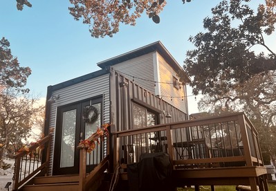 Cool Container - The Guesthouse at Canyon Lake Nearby San Antonio - glamping.directory