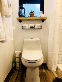 Cool Container - The Guesthouse at Canyon Lake Nearby San Antonio - Canyon Lake, Texas - glamping.directory