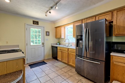 Spacious Mountain View Cabin with Wooded Privacy near Helen, Clarkesville & Cleveland, Georgia - Clarkesville, Georgia - glamping.directory