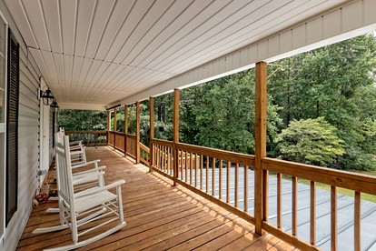 Spacious Mountain View Cabin with Wooded Privacy near Helen, Clarkesville & Cleveland, Georgia - Clarkesville, Georgia - glamping.directory