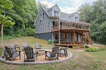Spacious Mountain View Cabin with Wooded Privacy near Helen, Clarkesville & Cleveland, Georgia - glamping.directory
