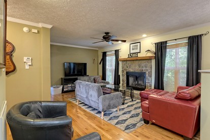 Spacious Mountain View Cabin with Wooded Privacy near Helen, Clarkesville & Cleveland, Georgia - Clarkesville, Georgia - glamping.directory