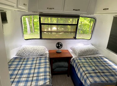 Luxury Caravan Rental Perfect for a Weekend Getaway in Ohio - Laurelville, Ohio - glamping.directory