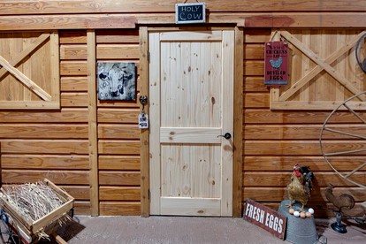 Gorgeous Wooden Cabin with Stunning Sights in Round Top, Texas - Round Top, Texas - glamping.directory