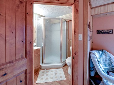 Gorgeous Wooden Cabin with Stunning Sights in Round Top, Texas - Round Top, Texas - glamping.directory