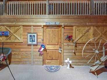 Gorgeous Wooden Cabin with Stunning Sights in Round Top, Texas - Round Top, Texas - glamping.directory