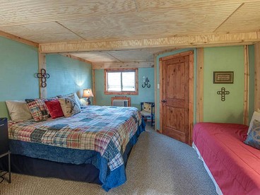 Gorgeous Wooden Cabin with Stunning Sights in Round Top, Texas - Round Top, Texas - glamping.directory