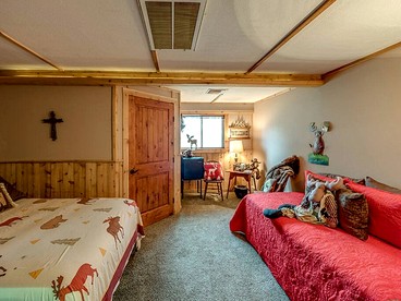 Gorgeous Wooden Cabin with Stunning Sights in Round Top, Texas - Round Top, Texas - glamping.directory