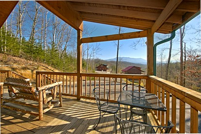 Amazing Cabin with a Hot Tub and Views of Mt. LeConte in Sevierville, East Tennessee - Sevierville, Tennessee - glamping.directory
