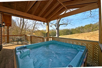 Amazing Cabin with a Hot Tub and Views of Mt. LeConte in Sevierville, East Tennessee - Sevierville, Tennessee - glamping.directory