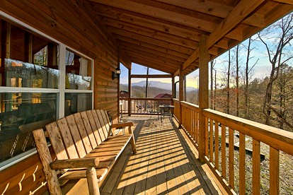 Amazing Cabin with a Hot Tub and Views of Mt. LeConte in Sevierville, East Tennessee - Sevierville, Tennessee - glamping.directory