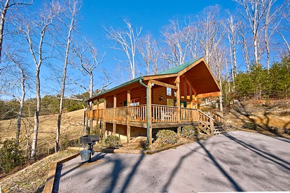 Amazing Cabin with a Hot Tub and Views of Mt. LeConte in Sevierville, East Tennessee - glamping.directory