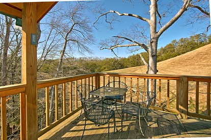Amazing Cabin with a Hot Tub and Views of Mt. LeConte in Sevierville, East Tennessee - Sevierville, Tennessee - glamping.directory