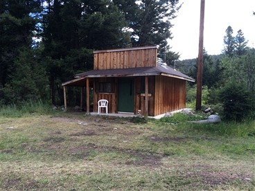 Traditional Family-Friendly Log Cabin near Helena - Hall, Montana - glamping.directory