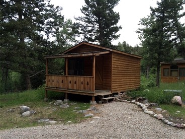 Traditional Family-Friendly Log Cabin near Helena - glamping.directory