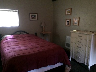 Traditional Family-Friendly Log Cabin near Helena - Hall, Montana - glamping.directory