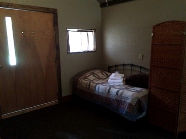 Traditional Family-Friendly Log Cabin near Helena - Hall, Montana - glamping.directory