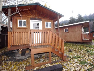 Rustic and Cozy Cabin Rental with Bunk Beds near Kenai Lake, Alaska - Cooper Landing, Alaska - glamping.directory