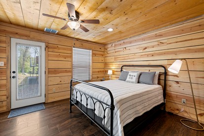 Stunning Riverfront Log Cabin Nestled Amidst Trees in Nashoba, Oklahoma - Nashoba, Oklahoma - glamping.directory