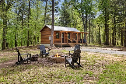 Stunning Riverfront Log Cabin Nestled Amidst Trees in Nashoba, Oklahoma - Nashoba, Oklahoma - glamping.directory