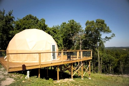 Vintage Themed Geodome with a Cedar Hot Tub and Mountain Views, Perfect for a Romantic Getaway in Eureka Springs - glamping.directory