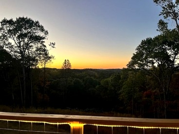 Vintage Themed Geodome with a Cedar Hot Tub and Mountain Views, Perfect for a Romantic Getaway in Eureka Springs - Eureka Springs, Arkansas - glamping.directory