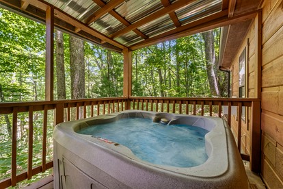 Fantastic Cabin with Hot-Tub Perfect for a Getaway in Sevierville, Tennessee - Sevierville, Tennessee - glamping.directory
