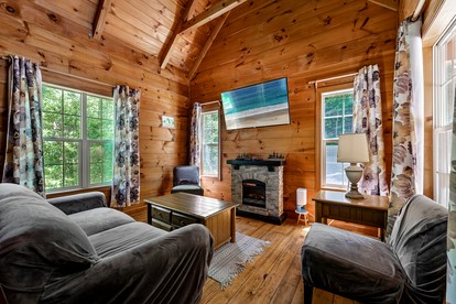 Fantastic Cabin with Hot-Tub Perfect for a Getaway in Sevierville, Tennessee - Sevierville, Tennessee - glamping.directory