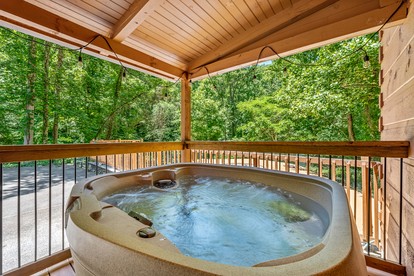 Fantastic Cabin with Hot-Tub Perfect for a Getaway in Sevierville, Tennessee - Sevierville, Tennessee - glamping.directory