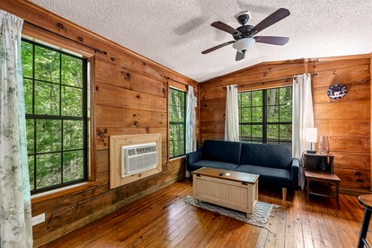 Fantastic Cabin with Hot-Tub Perfect for a Getaway in Sevierville, Tennessee - Sevierville, Tennessee - glamping.directory