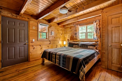 Fantastic Cabin with Hot-Tub Perfect for a Getaway in Sevierville, Tennessee - Sevierville, Tennessee - glamping.directory