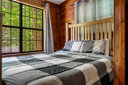 Fantastic Cabin with Hot-Tub Perfect for a Getaway in Sevierville, Tennessee - Sevierville, Tennessee - glamping.directory
