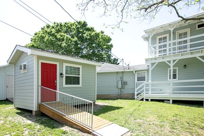Gorgeous Cabin Rental with Riverside Access and Kayaks for Memorable Family Escapes in Texas - glamping.directory